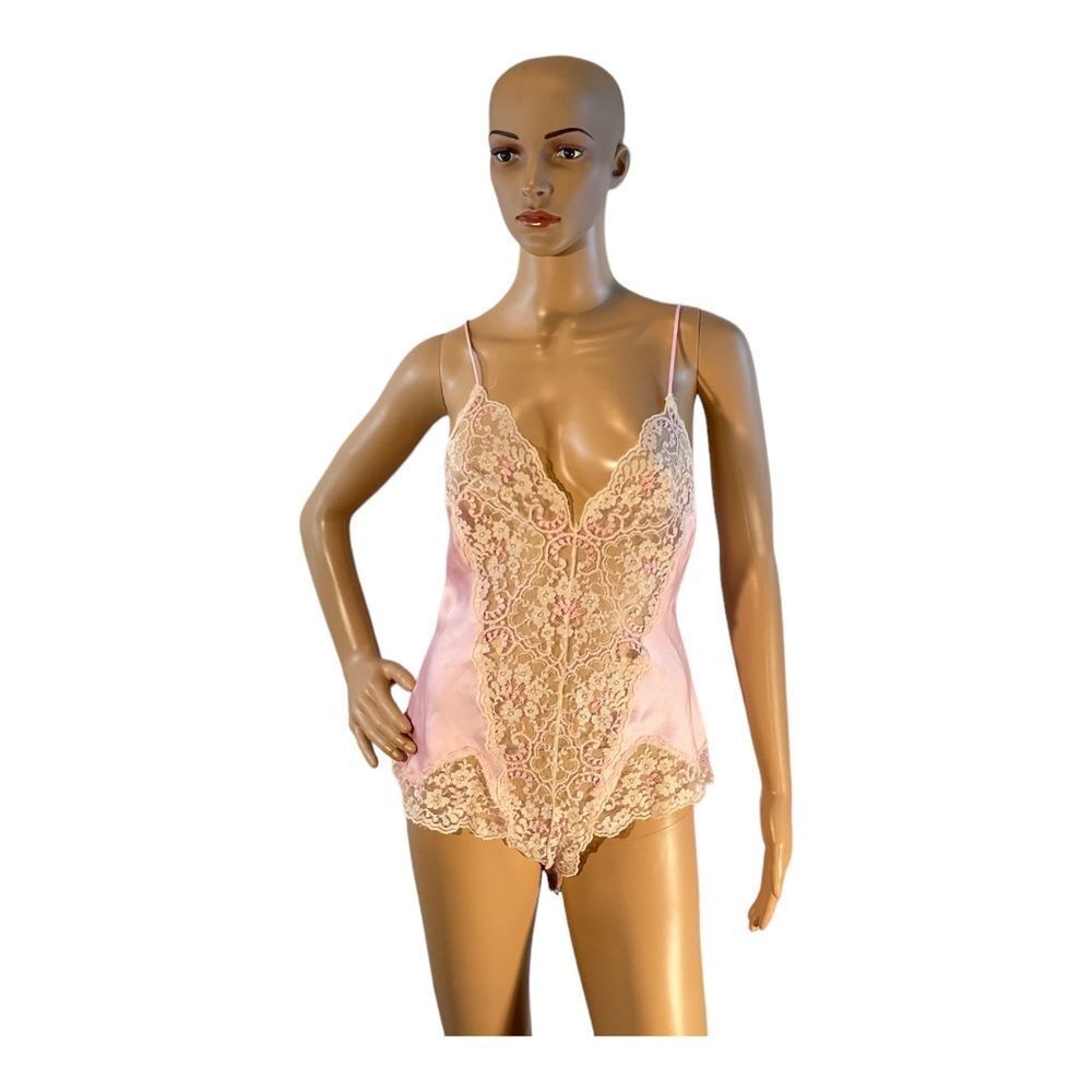 Victoria Secret Women’s Vintage Pink &Lace Lingerie Satin Womens Size Small